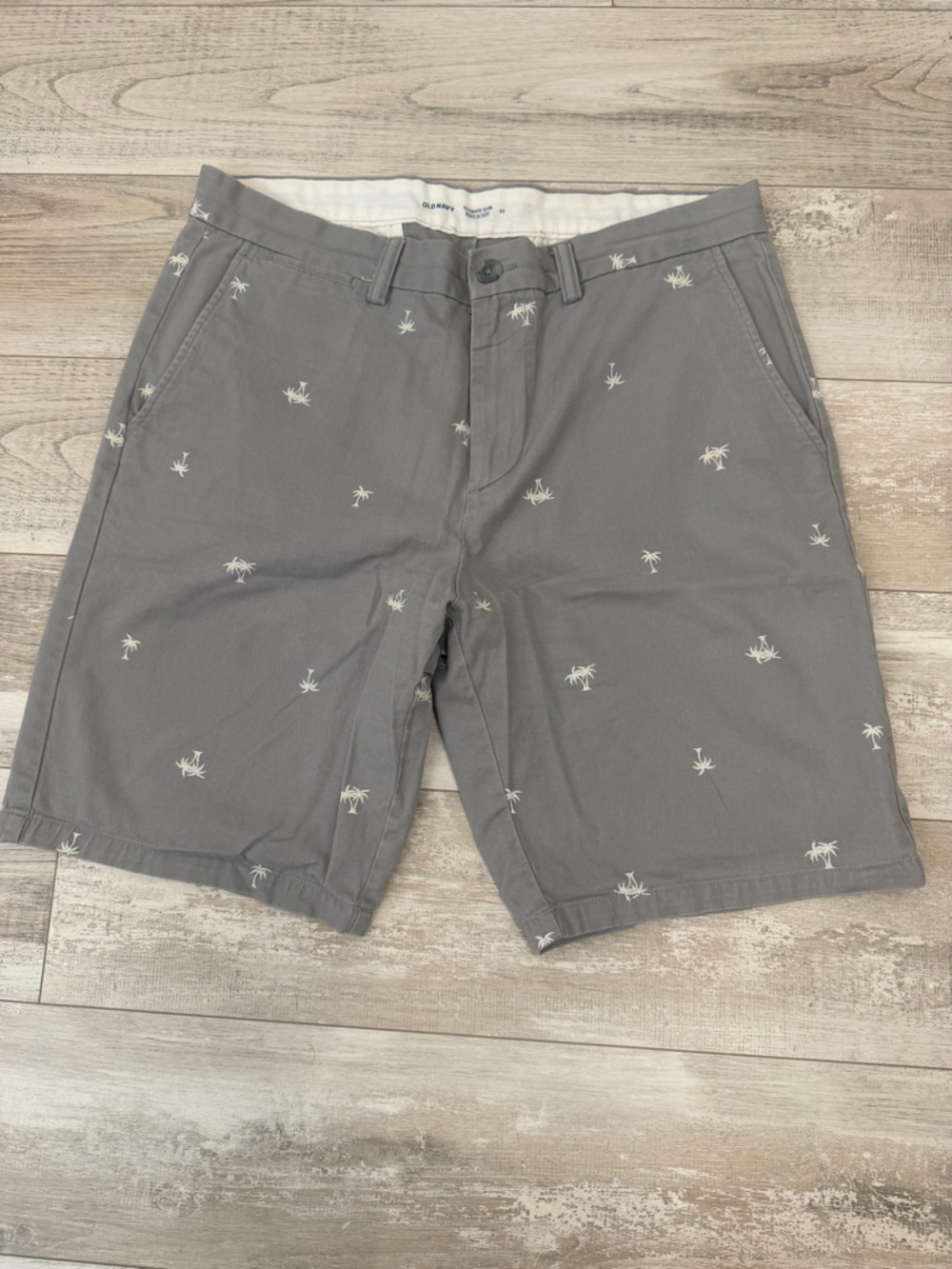 Old Navy Men's Gray Palm Tree Embroidered Ultimate Slim Chino Shorts Size 34 EUC
